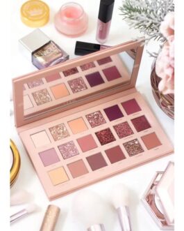 Paleta de sombras nude maquillaje chica